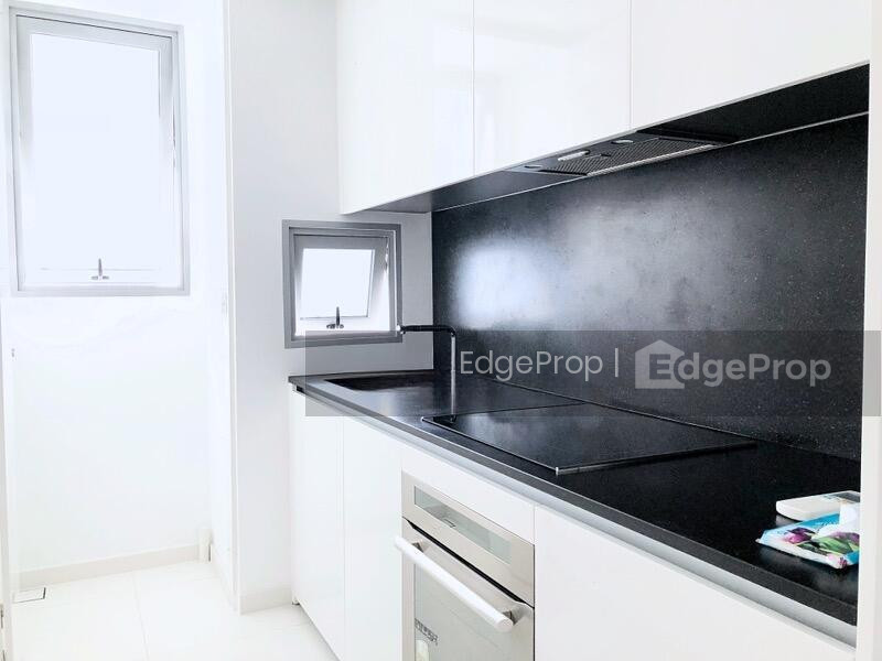 26 NEWTON photo 6
