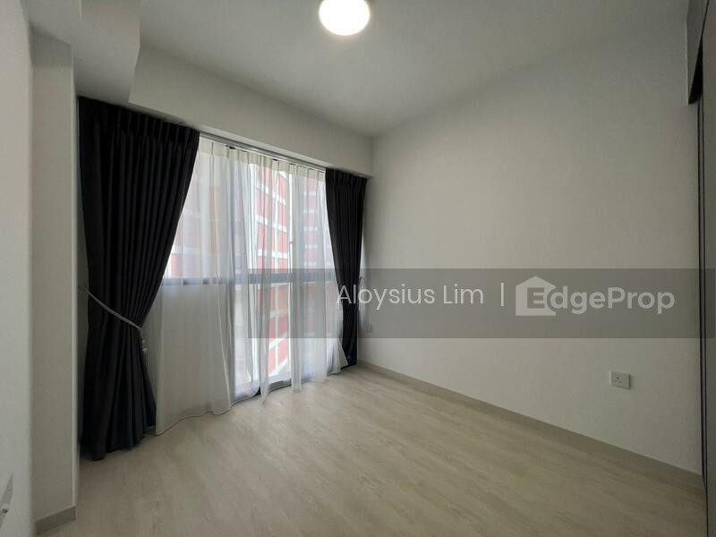 RIVERFRONT RESIDENCES photo 2