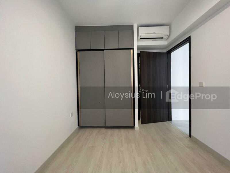 RIVERFRONT RESIDENCES photo 3