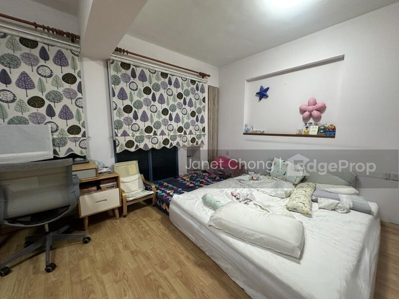 467 ADMIRALTY DRIVE photo 2