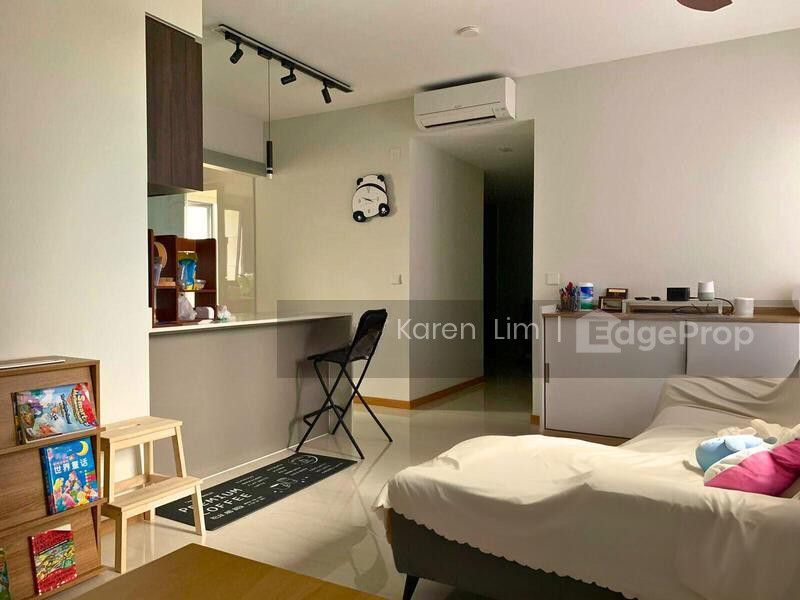 RIVERFRONT RESIDENCES photo 3