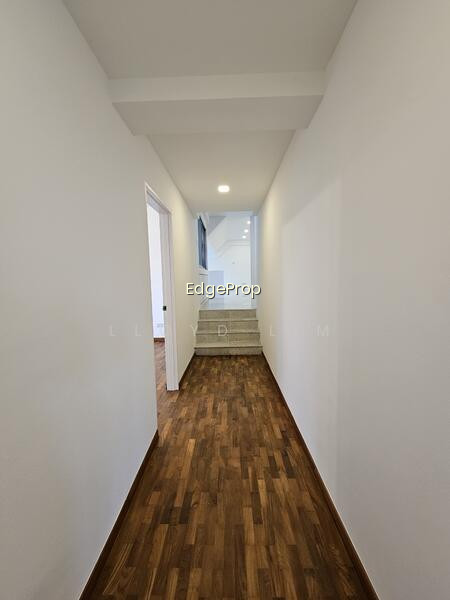 LEONIE TOWERS photo 6