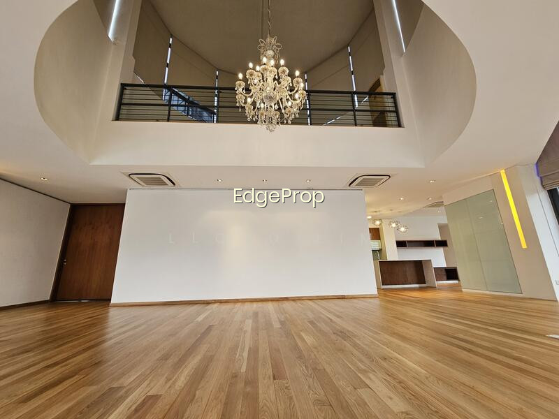 72 GRANGE image 1 of 10