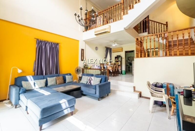 CHEAP! CHEAP! CHEAP! 3STY CORNER TERRACE, 5 BDRMS, GOOD LAYOU, UNBLOCK, MRT photo 2