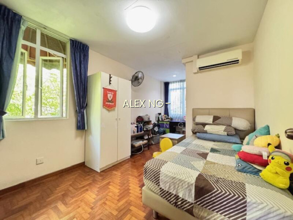CHEAP! CHEAP! CHEAP! 3STY CORNER TERRACE, 5 BDRMS, GOOD LAYOU, UNBLOCK, MRT photo 5