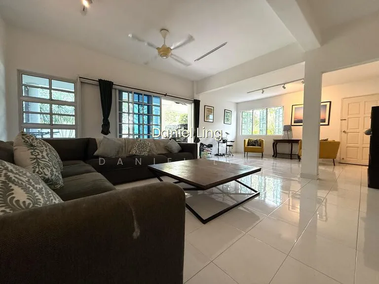 Sunset Charming & Cosy Home Park/Greenery/Playground Facing! image 1 of 10