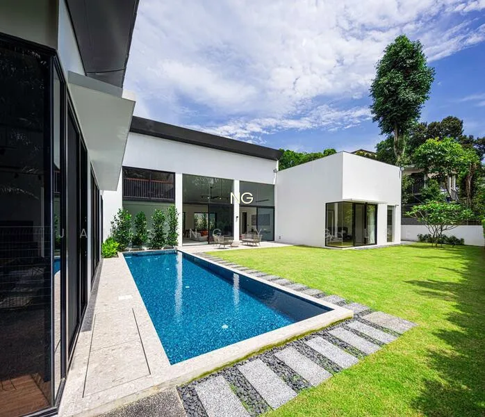 Resort Life Style Good Class Bungalow 独立，优 质 洋 房 打折出 售. Privacy With Greenery. James Ng 83839800 image 1 of 9