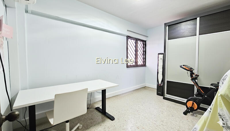 611 ANG MO KIO AVENUE 5 photo 3