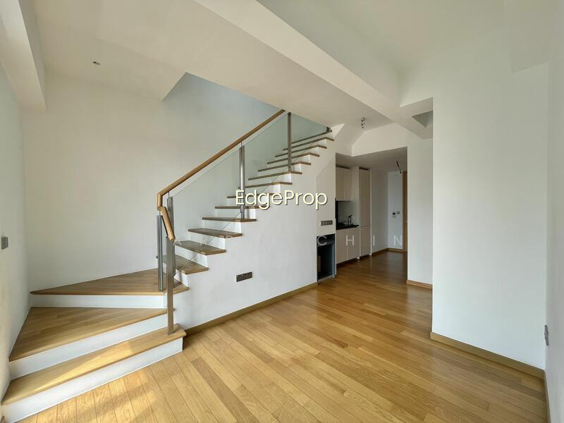 26 NEWTON photo 2