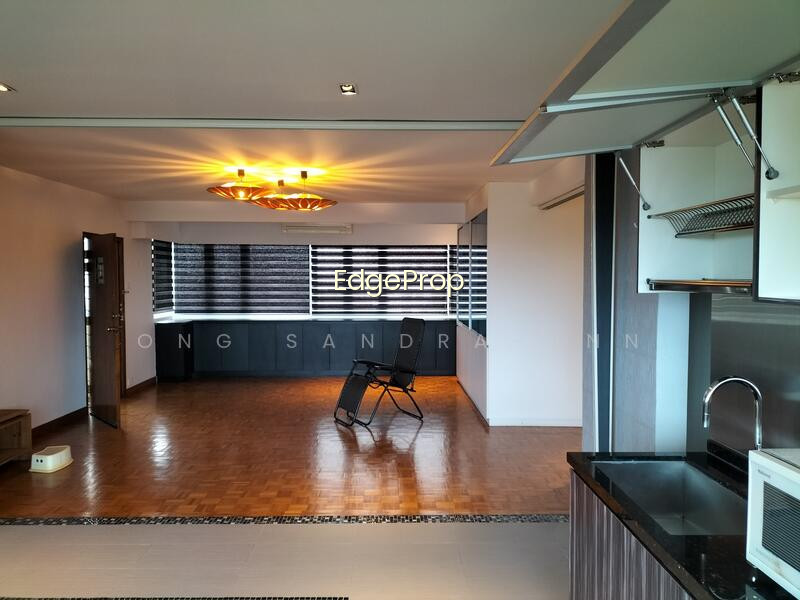 HOLLAND COURT photo 2