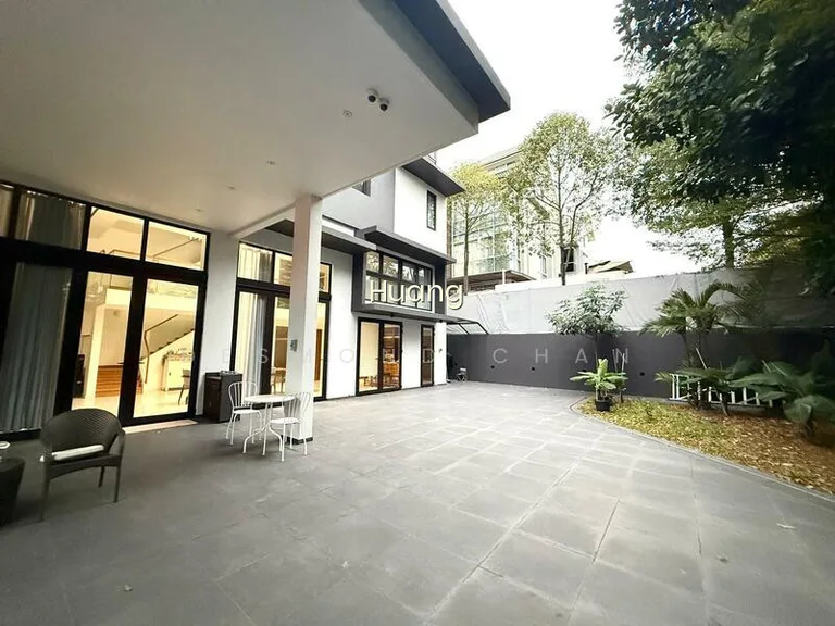 Charlton Villas image 1 of 8
