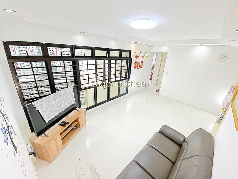 152 RIVERVALE CRESCENT photo 3