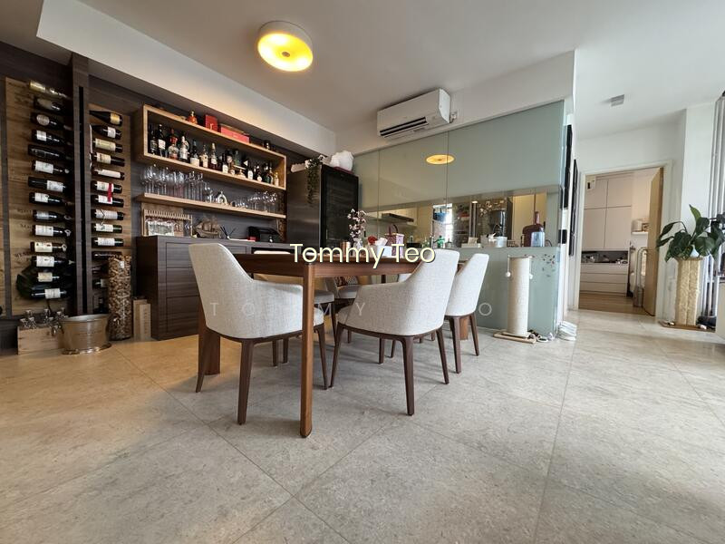 THE LAKEFRONT RESIDENCES photo 4