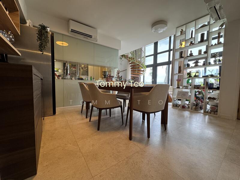 THE LAKEFRONT RESIDENCES photo 6
