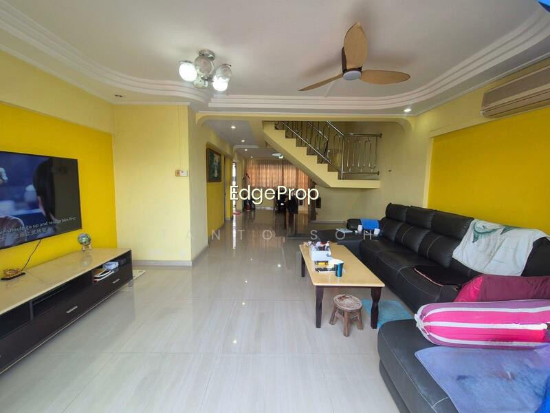 327 JURONG EAST STREET 31 photo 2