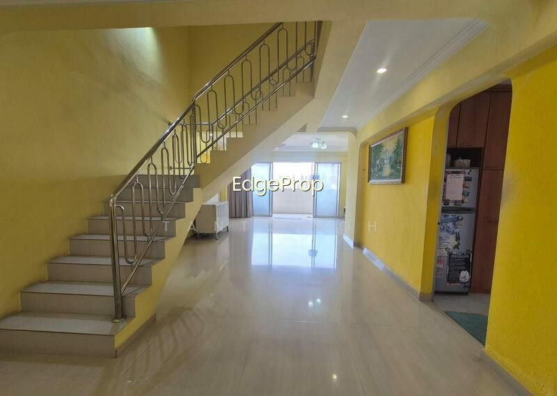 327 JURONG EAST STREET 31 photo 3