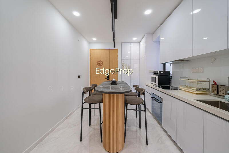 PEAK RESIDENCE photo 2