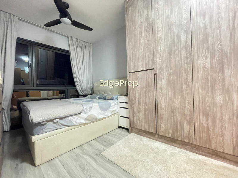THE LAKEFRONT RESIDENCES photo 2