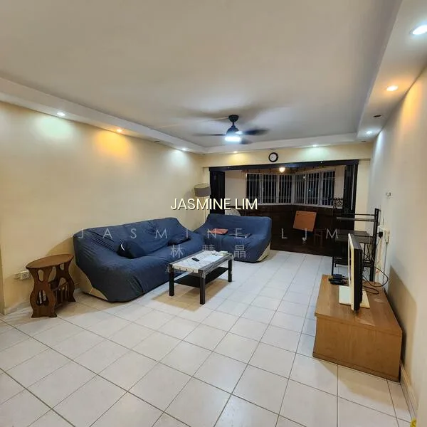 724 Yishun Street 71 image 1 of 10