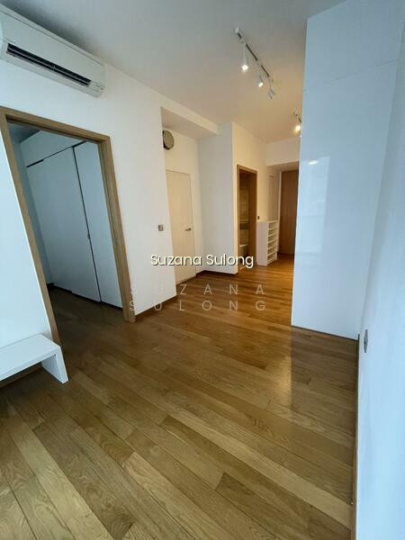 26 NEWTON photo 3