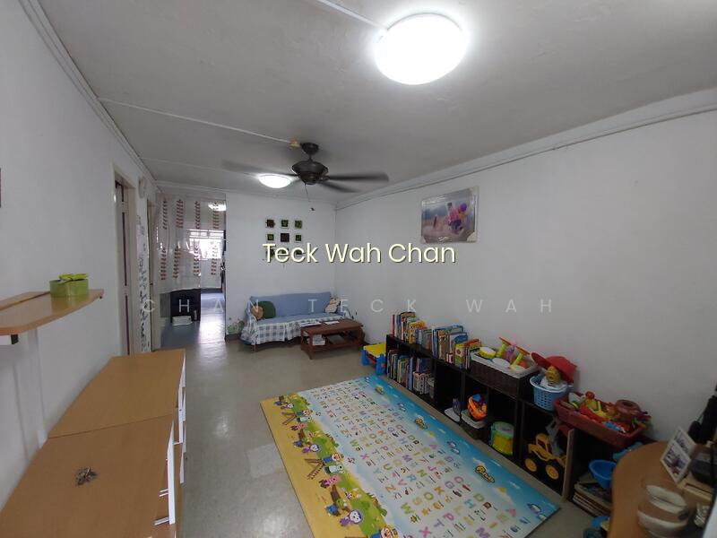 81 COMMONWEALTH CLOSE photo 2