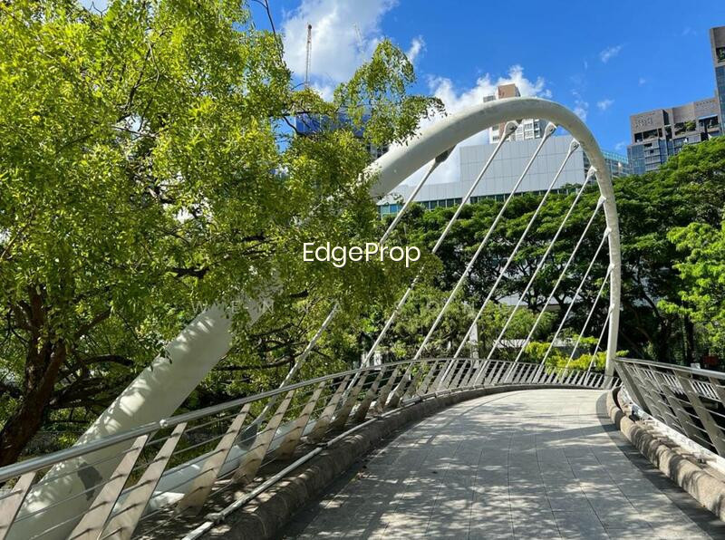 RIVIERE photo 2