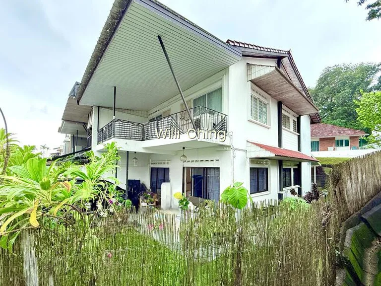 Nostalgic Corner Terrace Near Thomson Plaza, MRT & Ai Tong School image 1 of 10