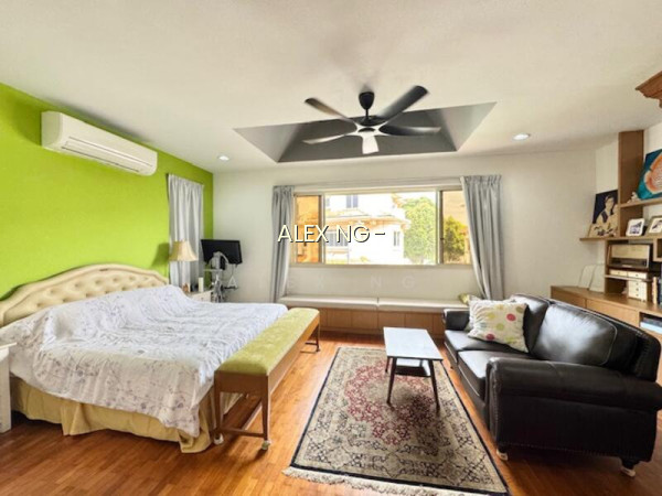 3STY SEMI-DETACHED, UNBLOCK VIEWS FRONT & BACK, NEAR PARK, WINDY, BRIGHT photo 2
