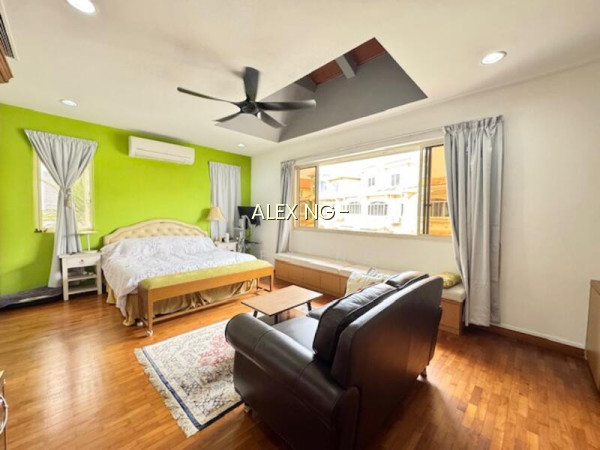 3STY SEMI-DETACHED, UNBLOCK VIEWS FRONT & BACK, NEAR PARK, WINDY, BRIGHT photo 3
