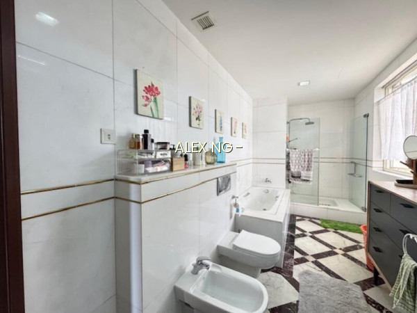 3STY SEMI-DETACHED, UNBLOCK VIEWS FRONT & BACK, NEAR PARK, WINDY, BRIGHT photo 5