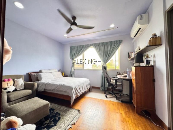 3STY SEMI-DETACHED, UNBLOCK VIEWS FRONT & BACK, NEAR PARK, WINDY, BRIGHT photo 6