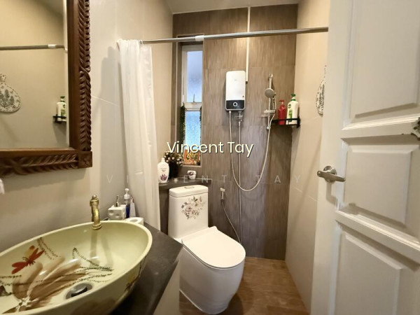 THOMSON HILL ESTATE photo 3