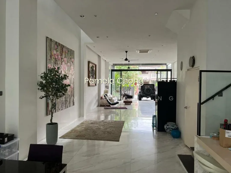 Beautiful! Large Modern 3 Storey Terrace Hillview Area Bright / High Ceilings Pam 90228600 image 1 of 10