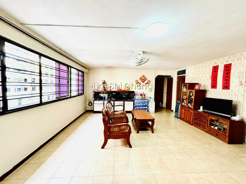 617 Hougang Avenue 8 image 1 of 10