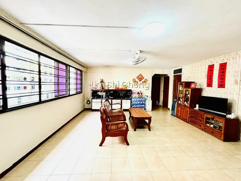 617 Hougang Avenue 8 image 1 of 10