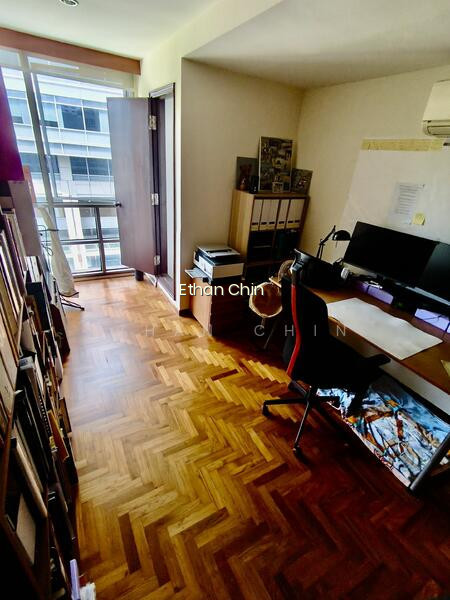 UE SQUARE photo 4