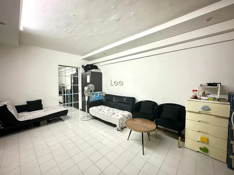 585 Ang Mo Kio Avenue 3 image 1 of 10