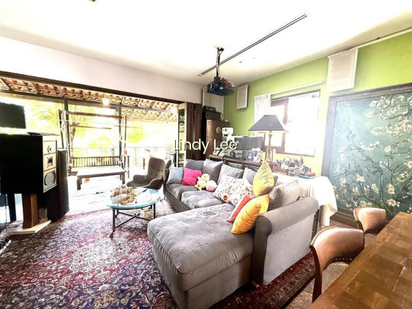 PRICED TO SELL! FREEHOLD THREE STOREY SEMI DETACHED AT LOYANG ENCLAVE FOR SALE photo 2