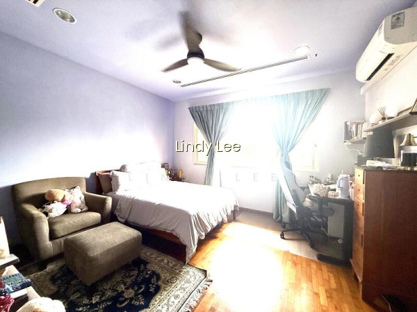 PRICED TO SELL! FREEHOLD THREE STOREY SEMI DETACHED AT LOYANG ENCLAVE FOR SALE photo 5