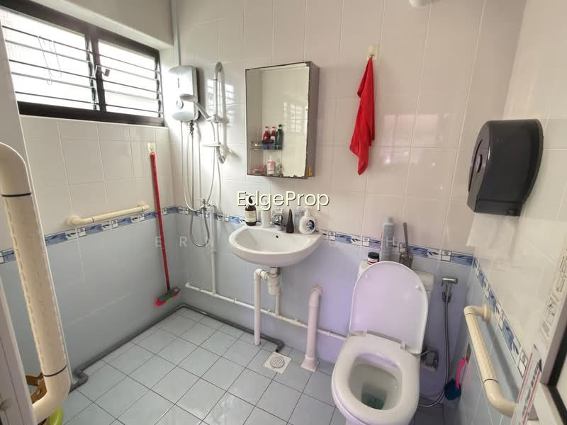 640 ROWELL ROAD photo 3