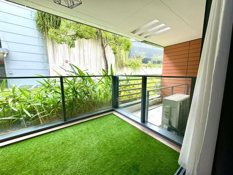 SOPHIA HILLS photo 2