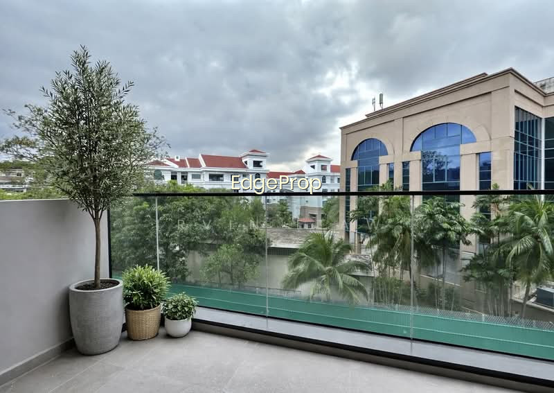 FOURTH AVENUE RESIDENCES photo 2