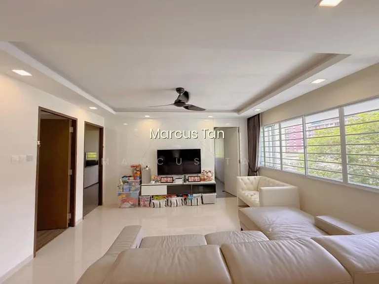 740 Pasir Ris Street 71 image 1 of 6