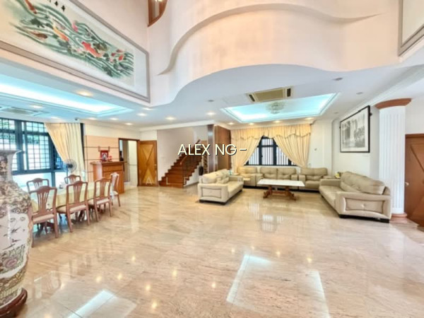 CHEAP! ELEVATED BUNGALOW, 3STY + BASEMENT, 8 BEDROOMS, POOL, N-S, MRT, RARE photo 2