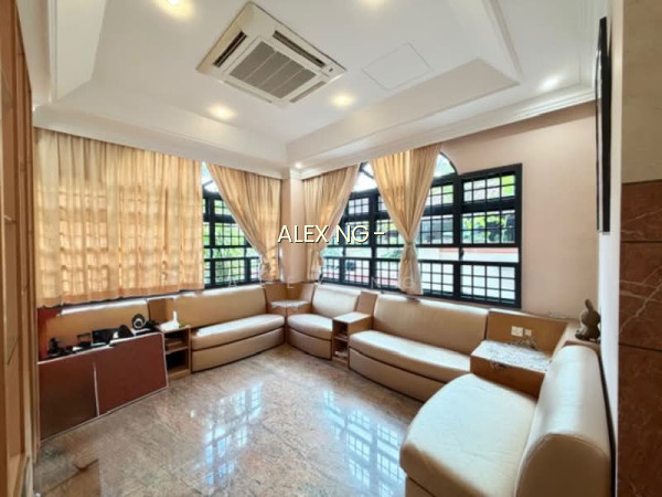 CHEAP! ELEVATED BUNGALOW, 3STY + BASEMENT, 8 BEDROOMS, POOL, N-S, MRT, RARE photo 4