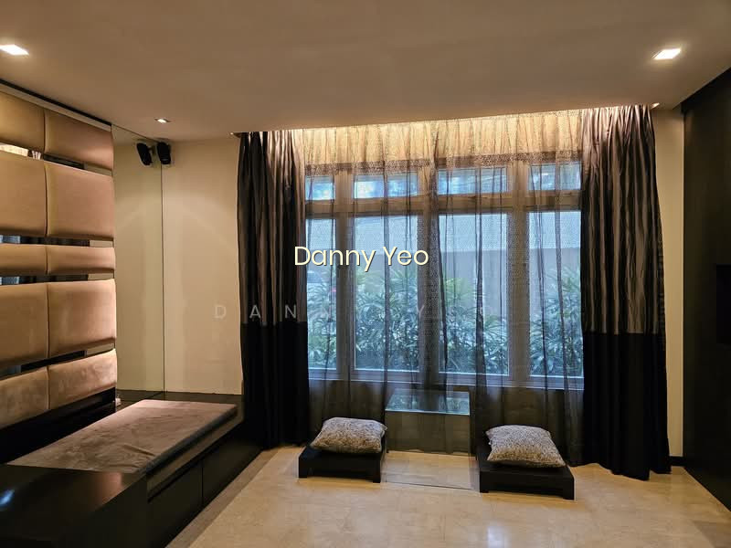 Edelweiss Park Condo image 1 of 10