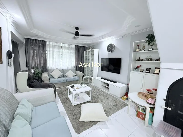 163 Yung Ping Road image 1 of 10