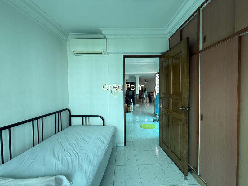 469 ADMIRALTY DRIVE photo 2