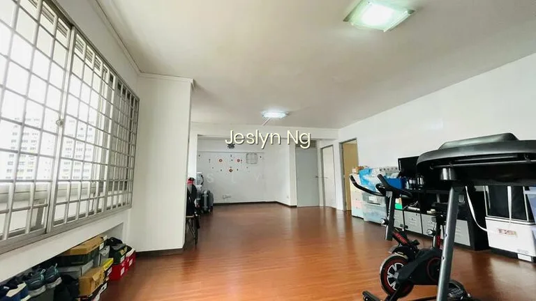 703 Jurong West Street 71 image 1 of 9