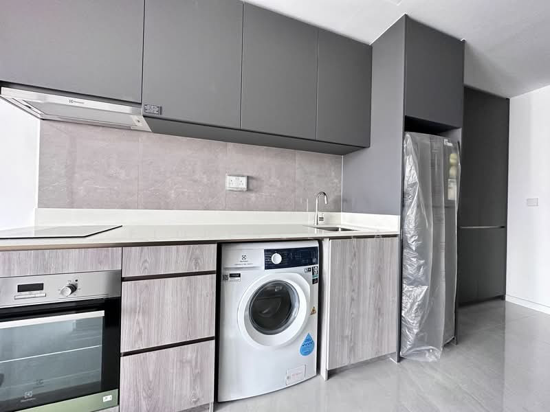 RIVERFRONT RESIDENCES photo 2